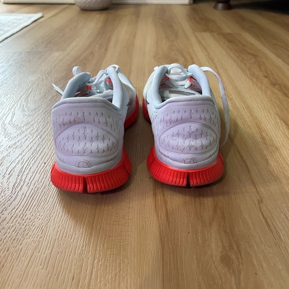 Women’s Nike Athletic Shoe 9.5 x2 - Picture 6 of 12